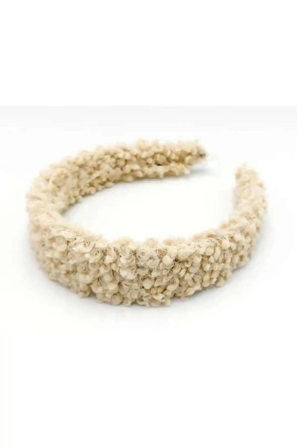 CSR Krem Teddy Peluş Taç: Şık ve Çok Yönlü Peluş Aksesuar Özellikleri