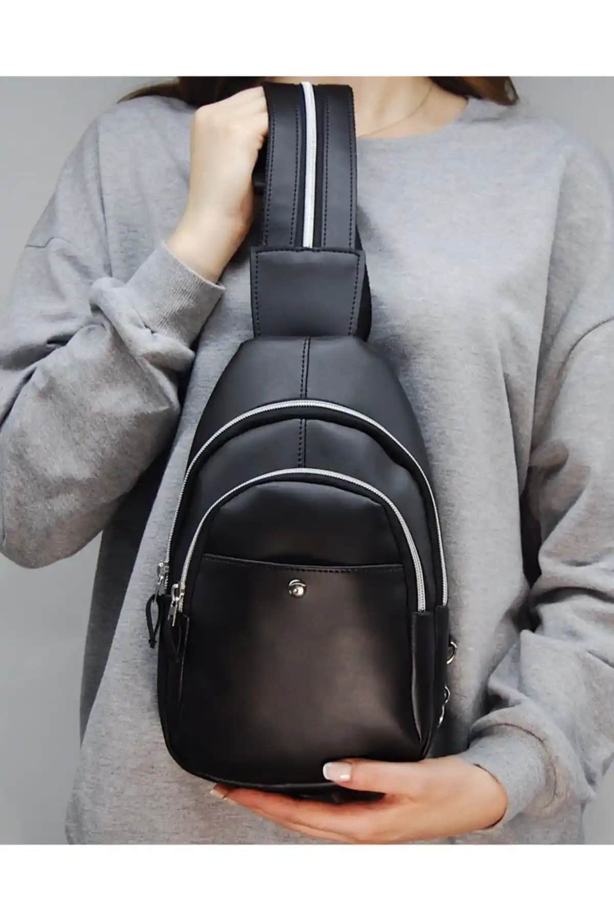 D'VERS Modawest ve Shule Bags Scooby Siyah Çanta Karşılaştırması