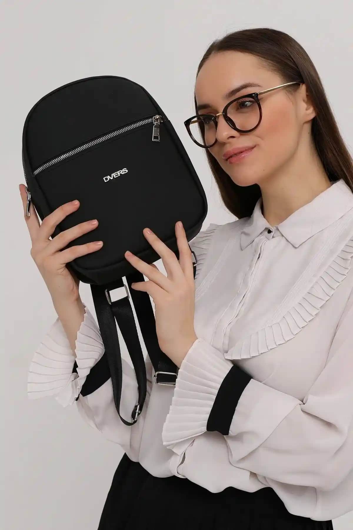 D'VERS Siyah 2 Bölmeli Kadın Sırt Çantası: Modern ve Dayanıklı Tasarım