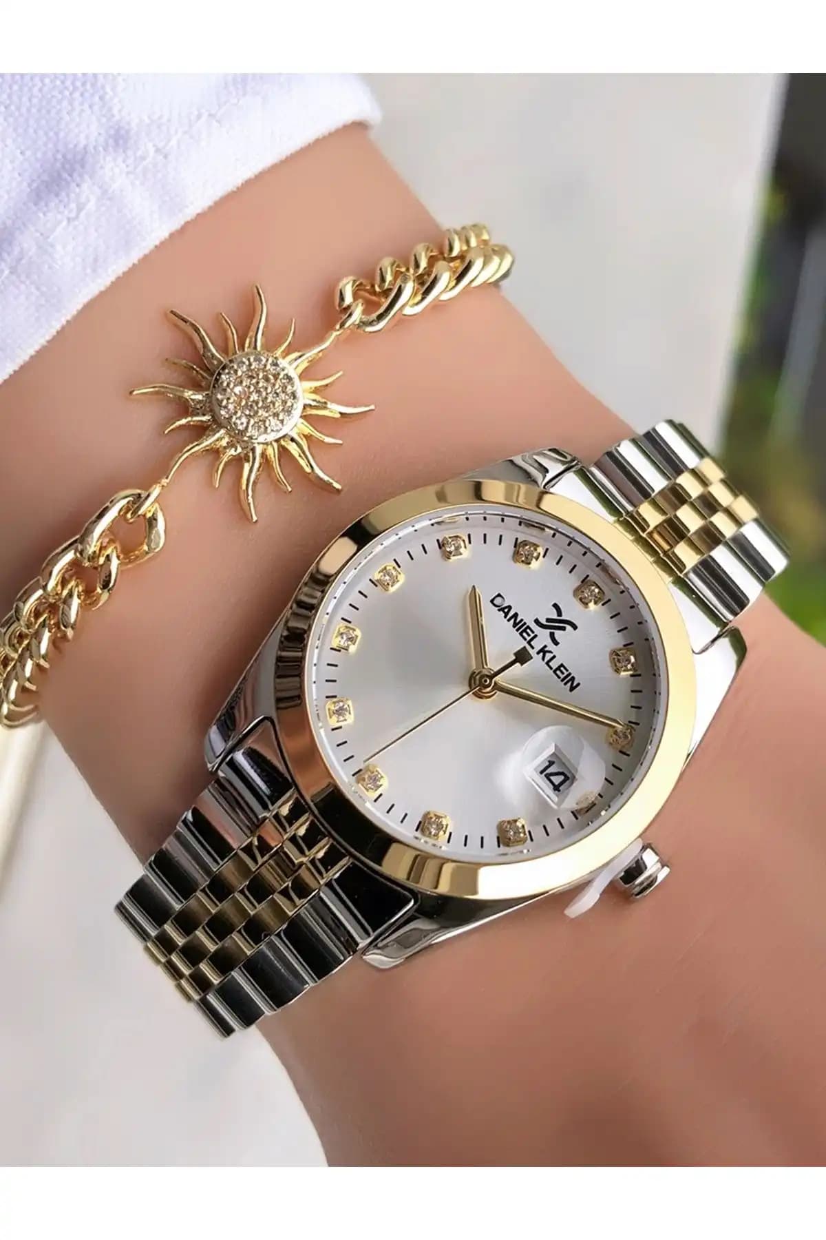 Daniel Klein Gold Gümüş Kadın Kol Saati: Şıklık ve Fonksiyonellik Bir Arada