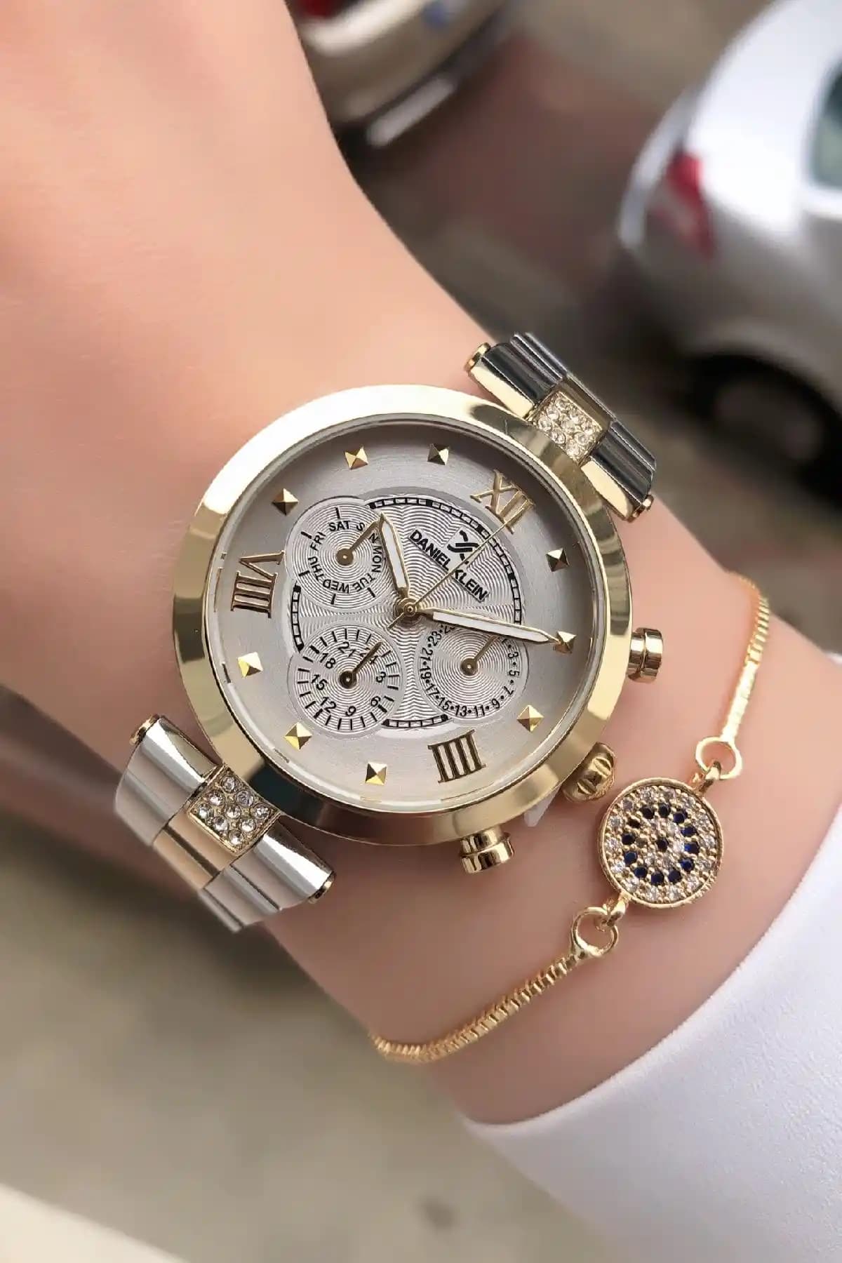 Daniel Klein Kadın Kol Saati: Modern Tasarım ve Dayanıklılık Bir Arada