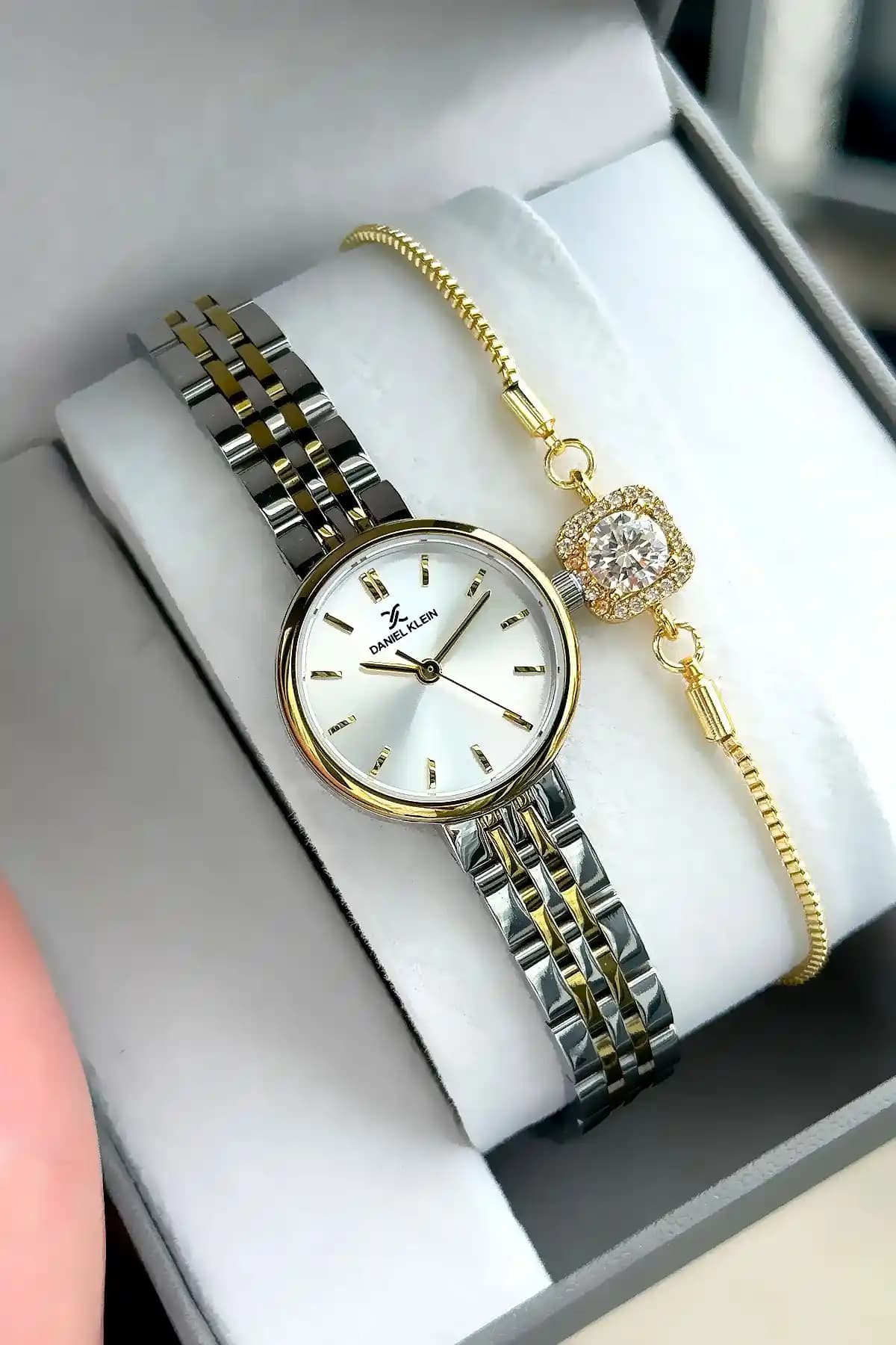 Daniel Klein ve Ferrucci Kadın Kol Saatleri Karşılaştırması Detaylı Analiz