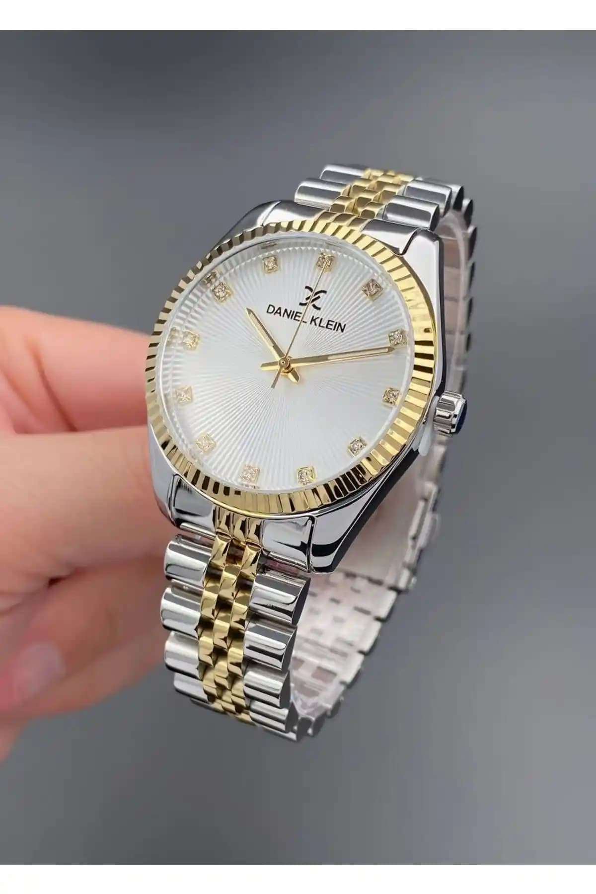 Daniel Klein ve Ferrucci Kadın Kol Saatleri Karşılaştırması: Tasarım, Özellikler ve Fiyatlar