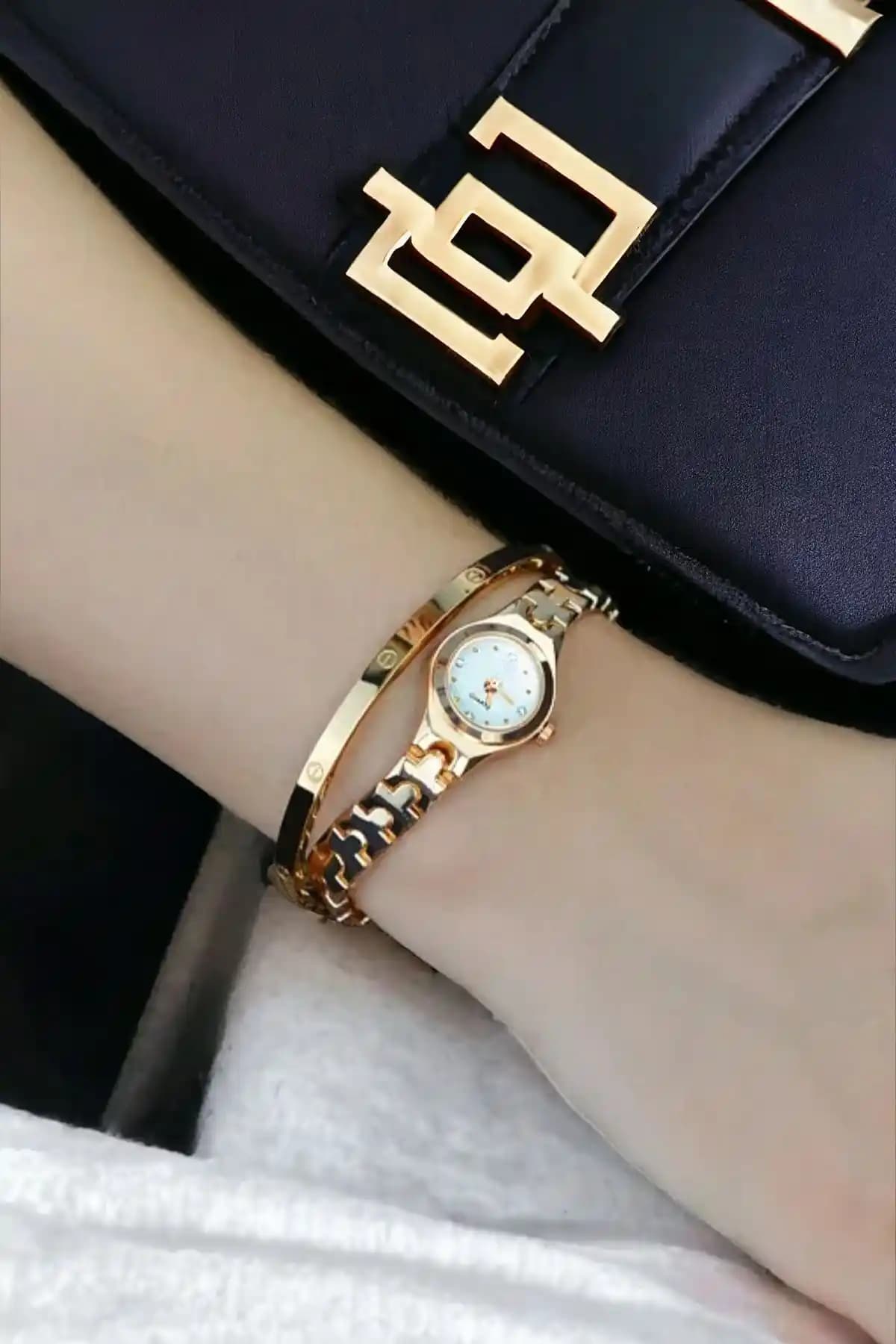 DARK BLANC Gold Minimal Kol Saati Şıklık ve Zarafetin Modern Yansıması
