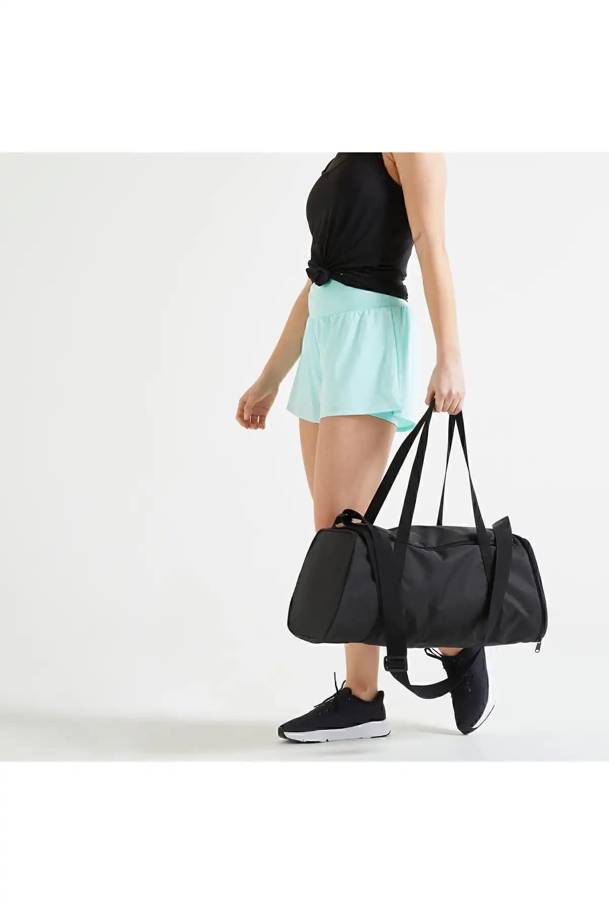 Decathlon Kipsta ve Siyah 20 L Spor Çantası Karşılaştırması ve Özellikleri 2