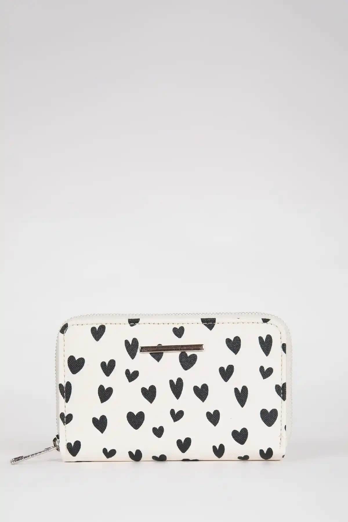 Defacto Kadın Kalp ve Papatya Desenli Suni Deri Cüzdan Karşılaştırması