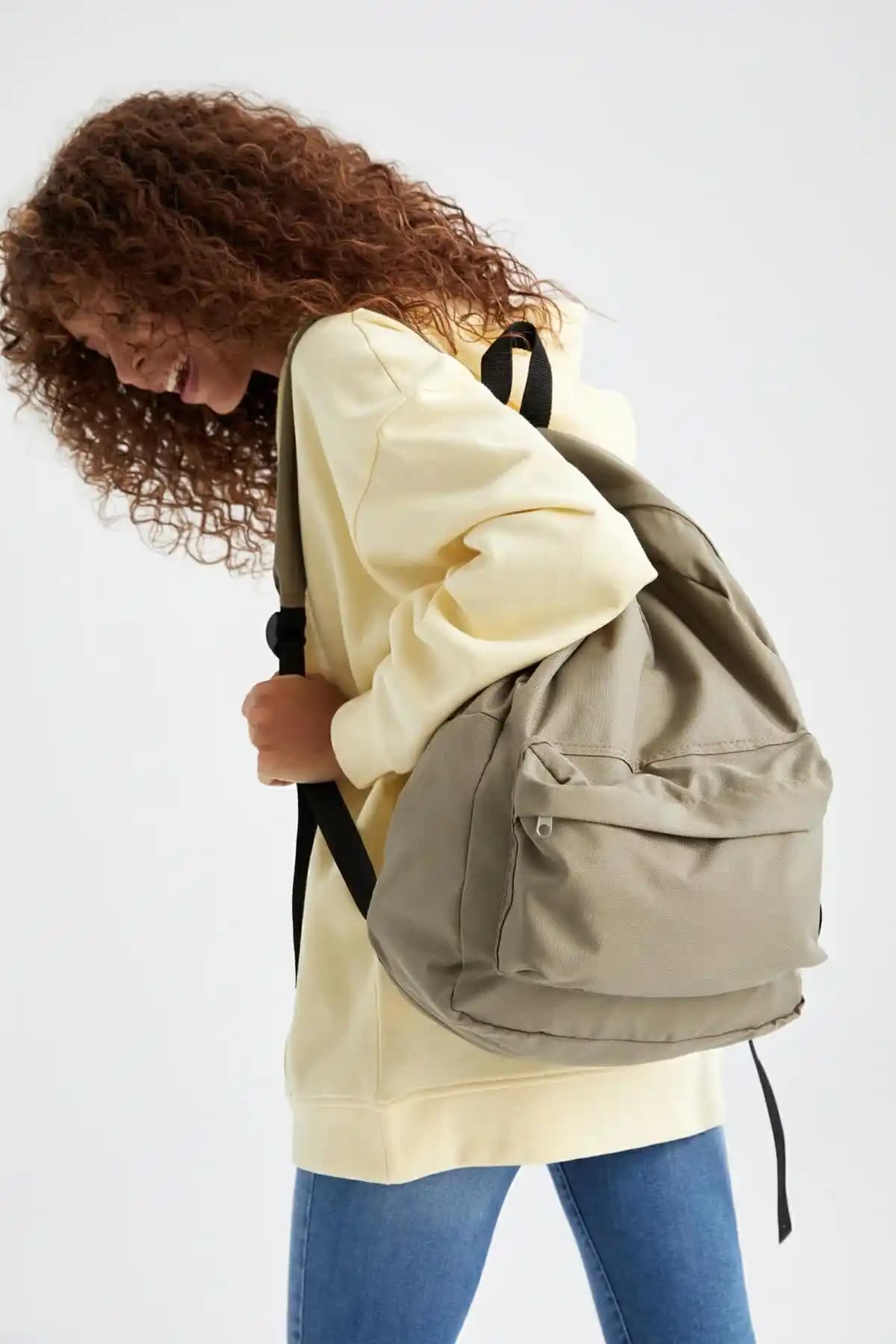 Defacto Unisex Okul Sırt Çantası V9603azns: Şık ve Dayanıklı Büyük Hacimli Tasarım