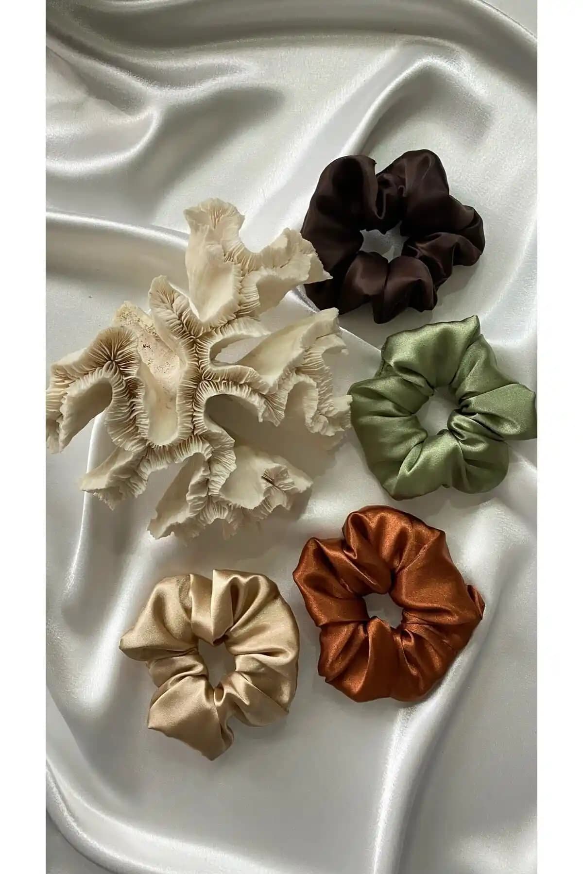 Demeter Collection 4'lü Kadın Saten Saç Simit Lastik Toka Seti Günlük ve Özel Kullanım İçin