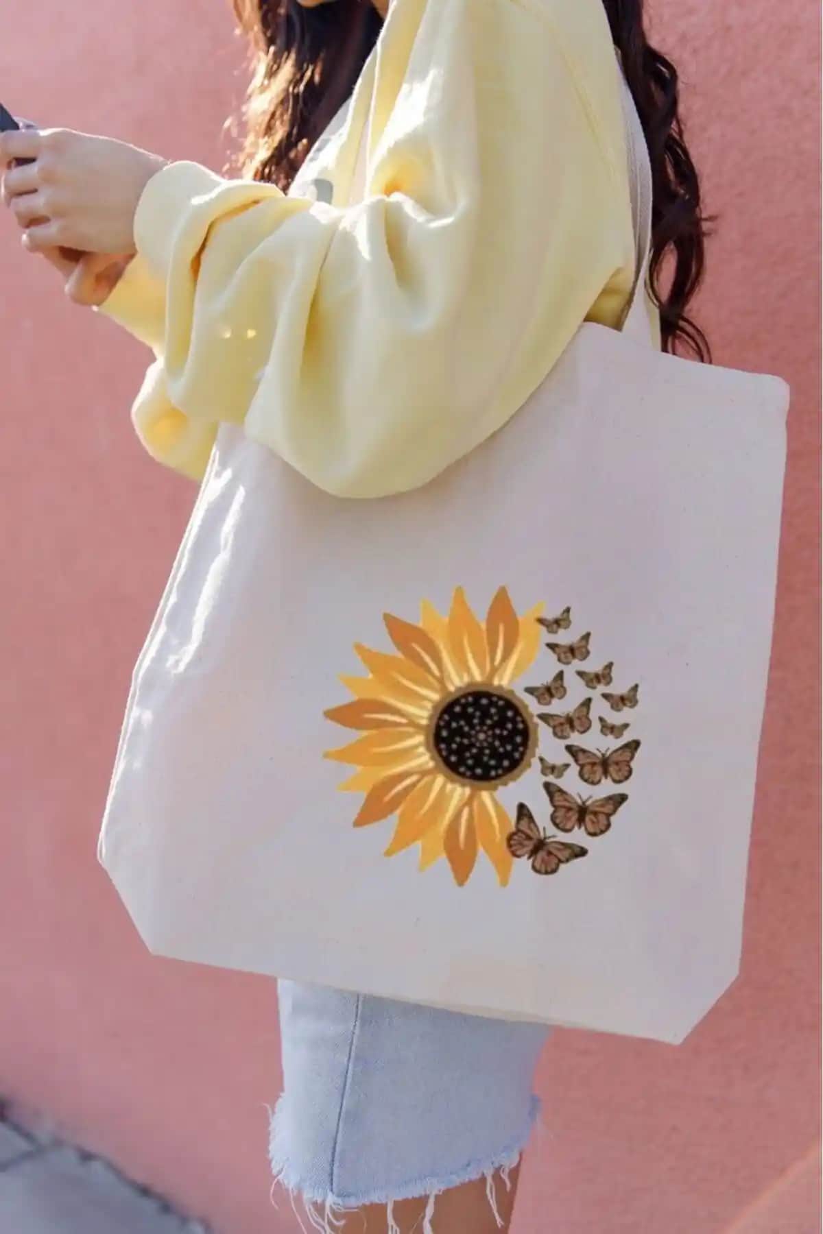Dibara Papatya ve Kelebek Baskılı Ham Bez Çanta: Şıklık ve İşlevsellik Bir Arada