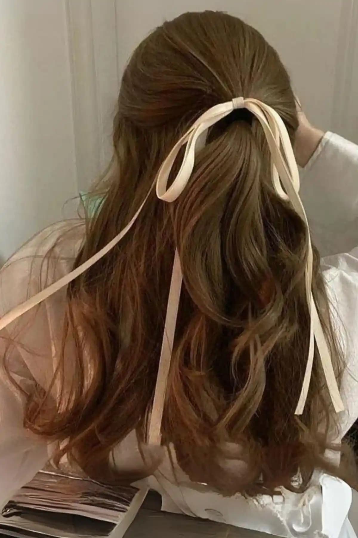 Diloshtrend Kadın Vintage Krem Lastikli Fiyonk Toka Şıklık ve Kullanım Kolaylığı Sağlar