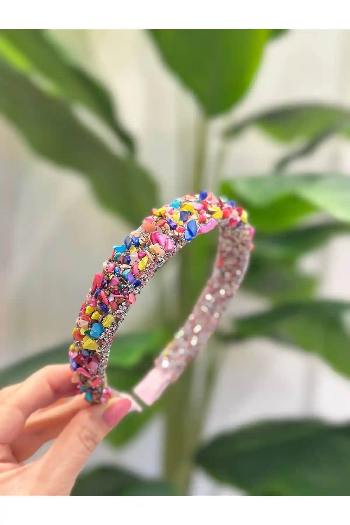 Doğal Taşlı Pembe Kadın Taç: Zarif ve Şık Tasarım ile Özel Günler İçin Ideal Aksesuar