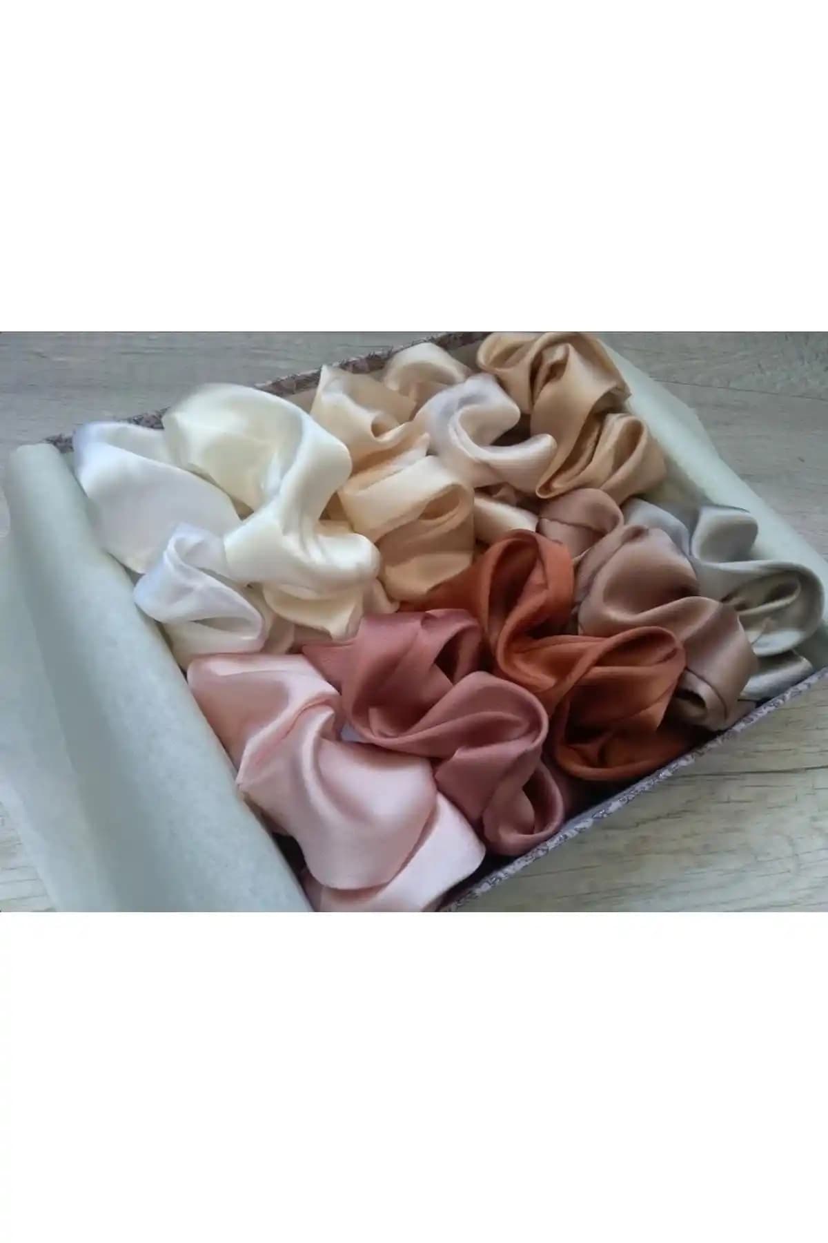 Donna Libertà Kadın Pastel Saten Toka Seti Şıklık ve Fonksiyonellik Sunan Aksesuar