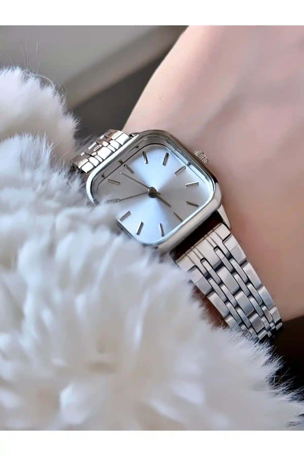 Duke Nickle Kadın Kol Saati XBG17001E: Şıklık ve Fonksiyonellik Bir Arada