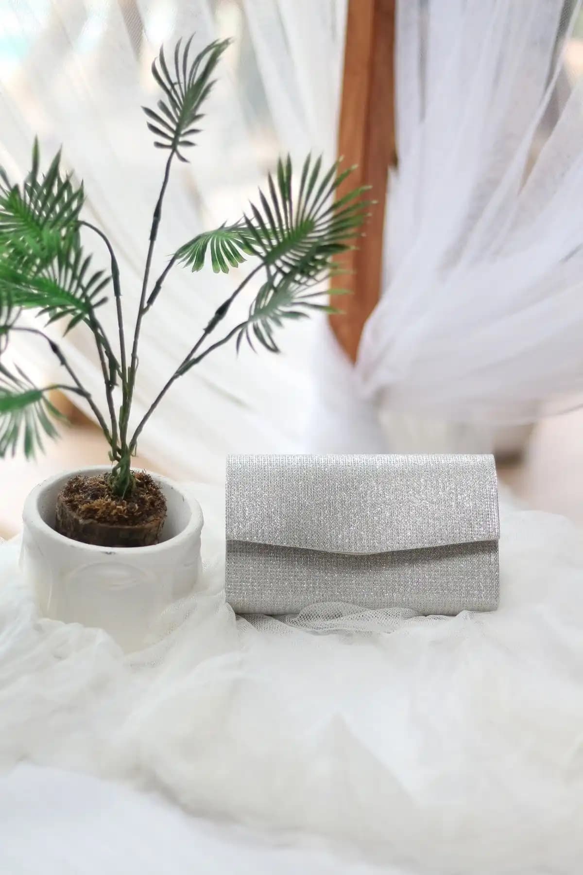 Efnan Store ve Moom Bag Gümüş Abiye ve Simli Mini Çantalar Karşılaştırması 2