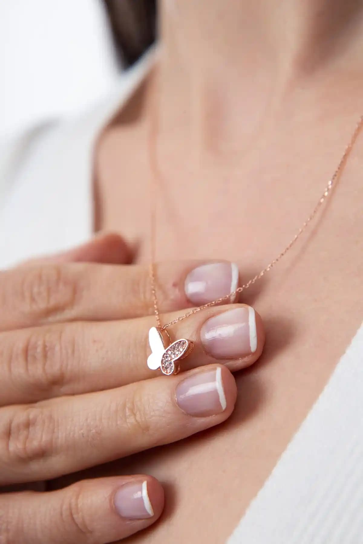 Elika Silver Gümüş Kolyeler Karşılaştırması: Kelebek ve Yonca Model Detayları