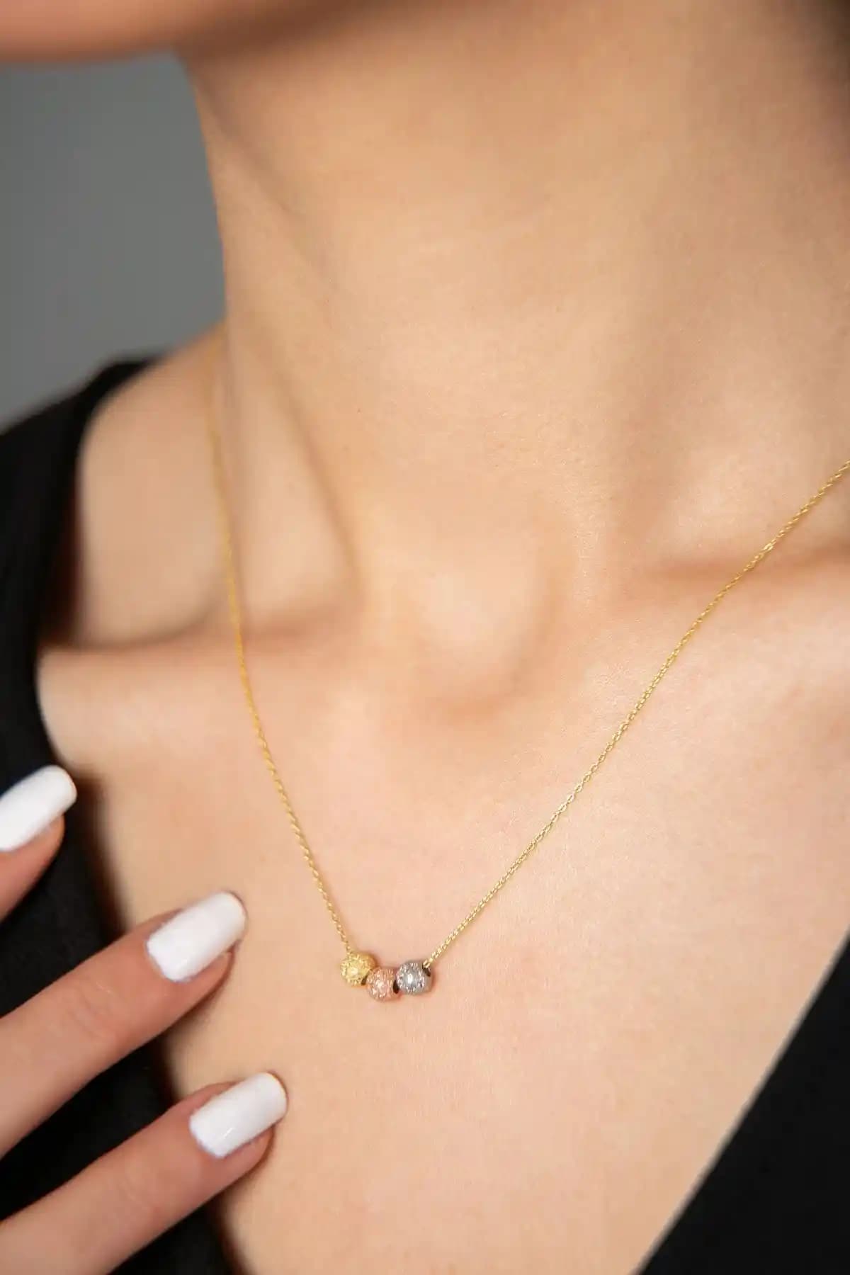 Elika Silver Kadın 3 Renk Dorika Toplu 925 Ayar Gümüş Kolye Özellikleri ve Kullanımı