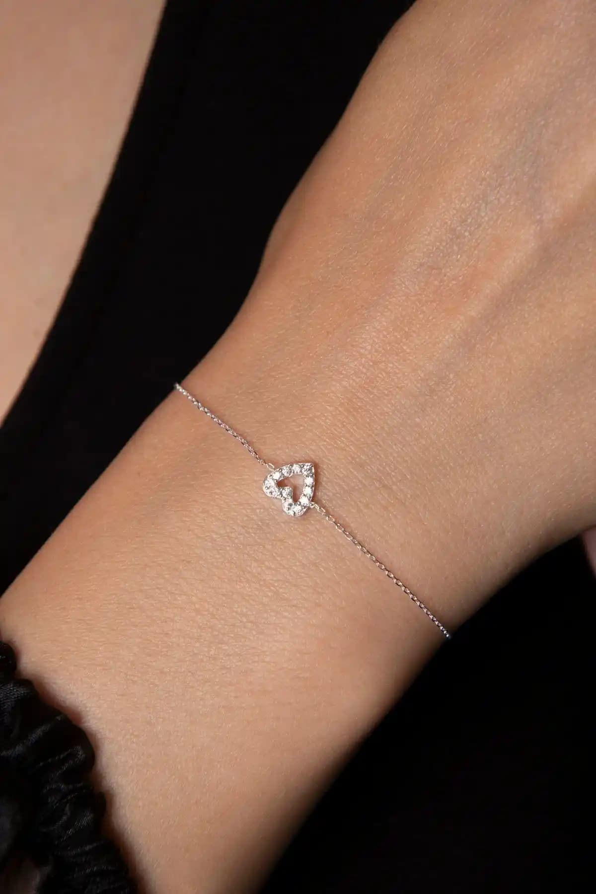 Elika Silver Kadın Kalp Model 925 Ayar Gümüş Bileklik Şıklık ve Zarafetin Simgesi