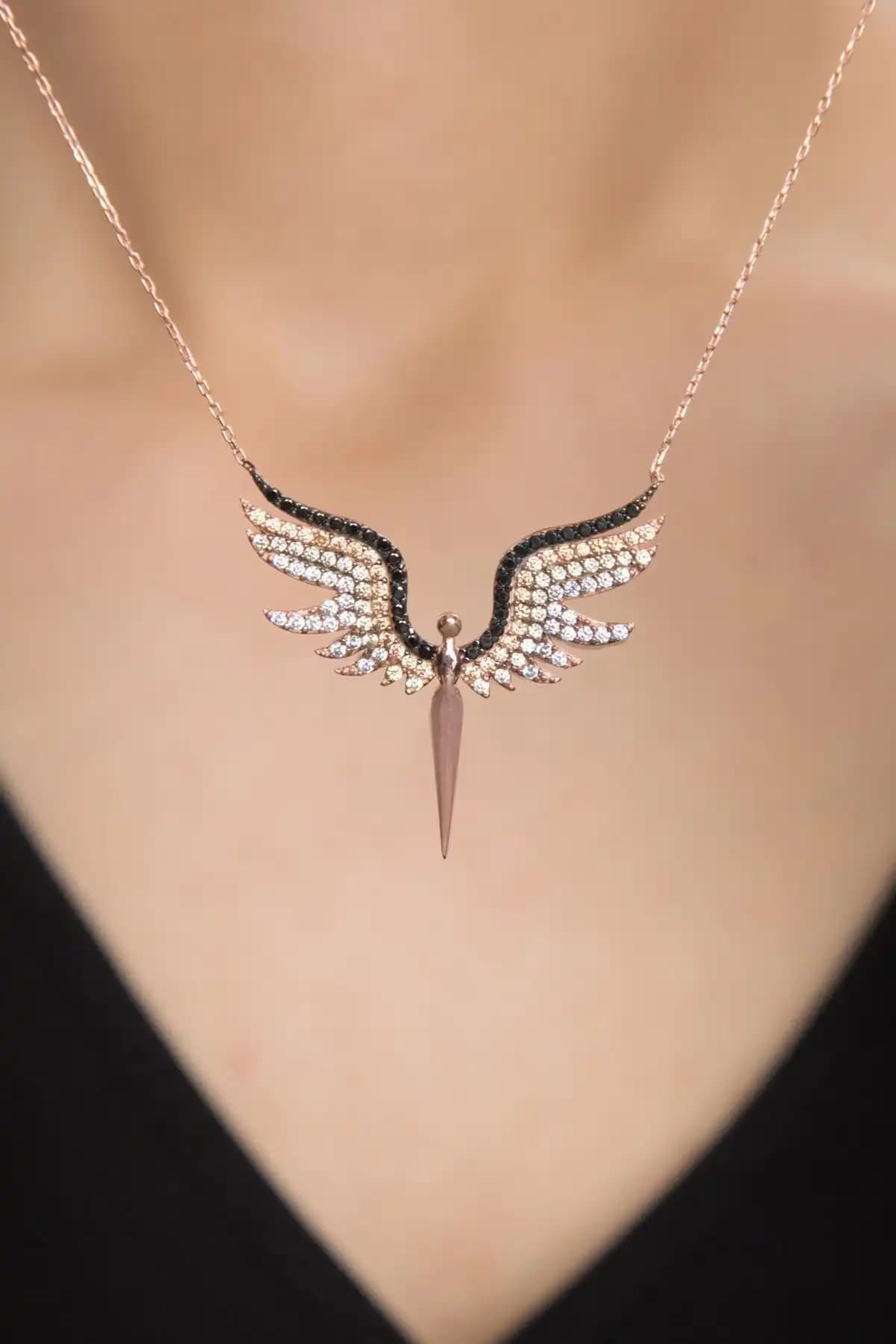 Elika Silver Kadın Melek Model Zirkon Taşlı 925 Ayar Gümüş Kolye Şık ve Zarif Tasarım