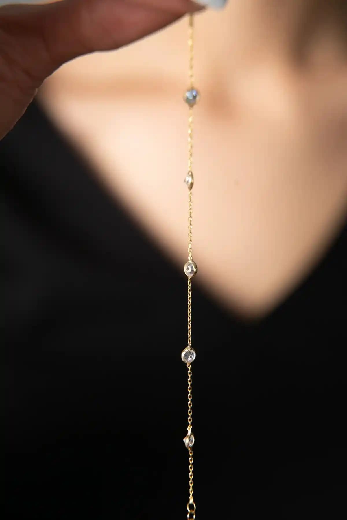 Elika Silver Kadın Taşlı 925 Ayar Gümüş Bileklik: Şıklık ve Zarafetin İkonu