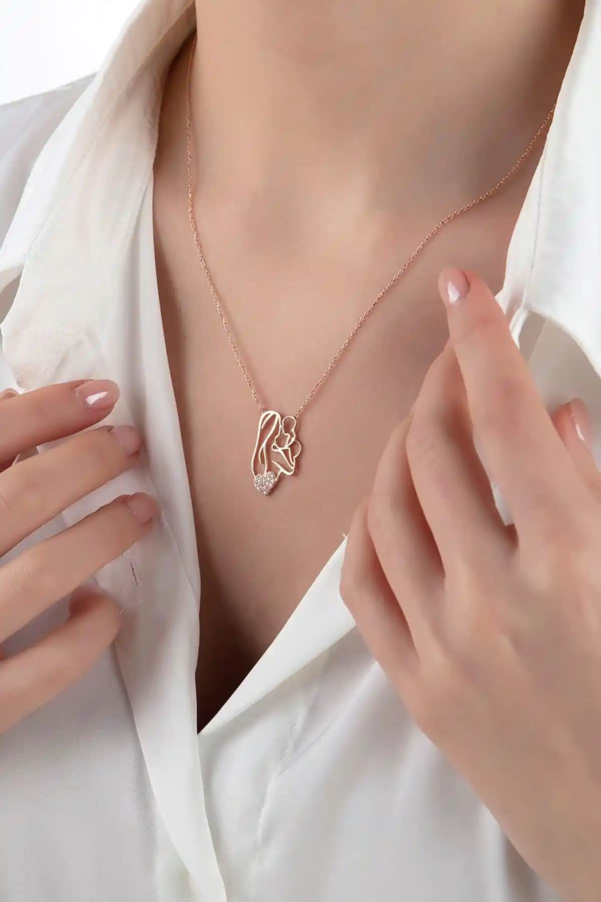 Else Silver Anne Bebek 925 Ayar Gümüş Kolye Şıklığı ve Dayanıklılığıyla Öne Çıkar