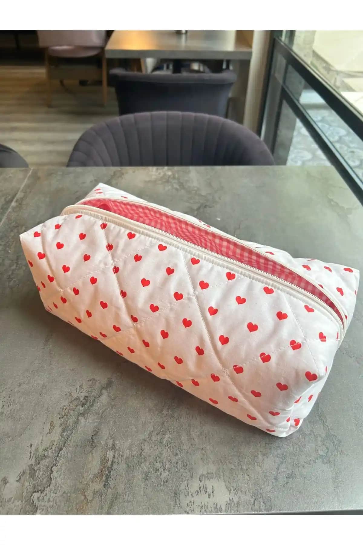 Elzripy Kalp Desenli Büyük Boy Saç Şekillendirici Çantası Modern ve Şık Tasarım