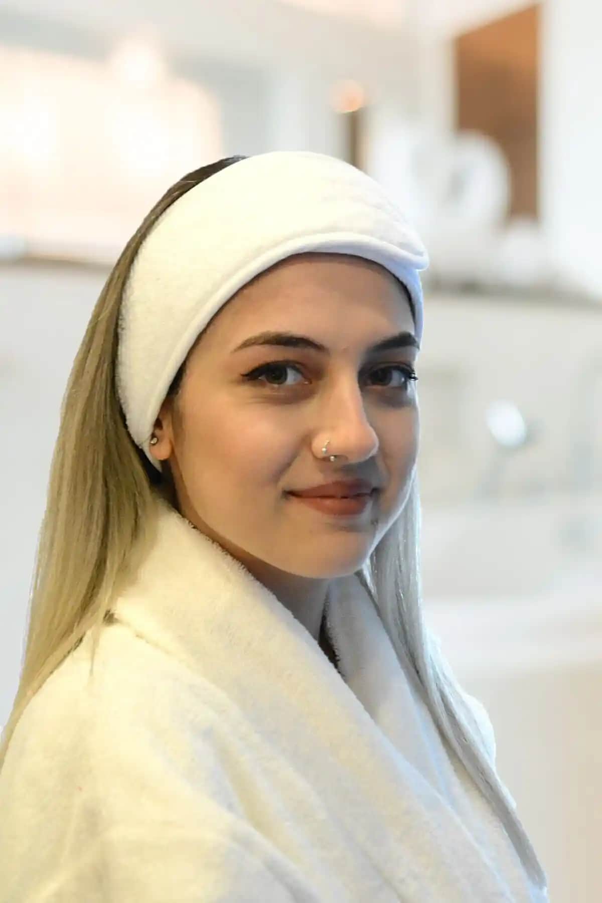 Esdense Beyaz Havlu ve SB SizinBazar Makyaj Saç Bandı Karşılaştırması