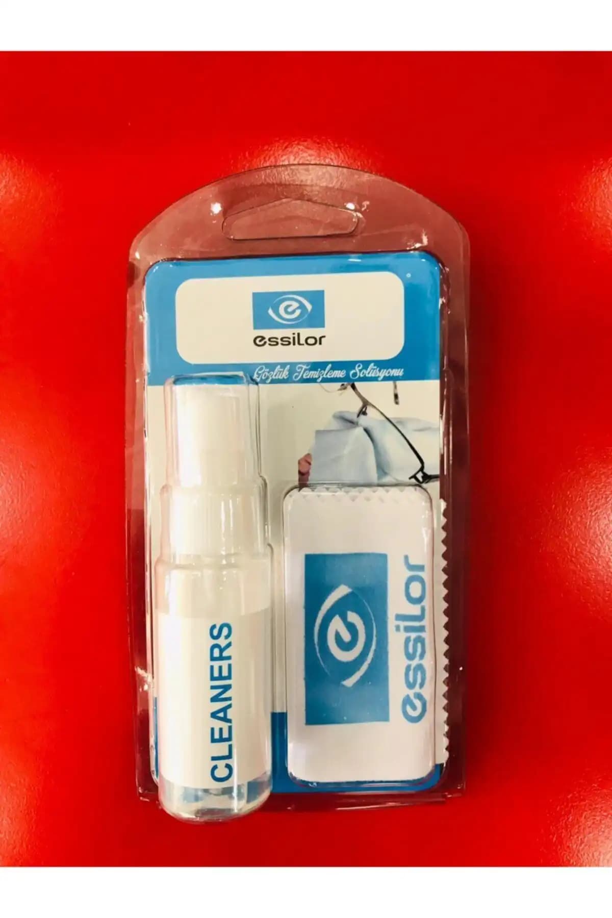 Essilor Gözlük Temizleme Spreyi ve İpek Bezleri ile Günlük Bakımda Yüksek Performans