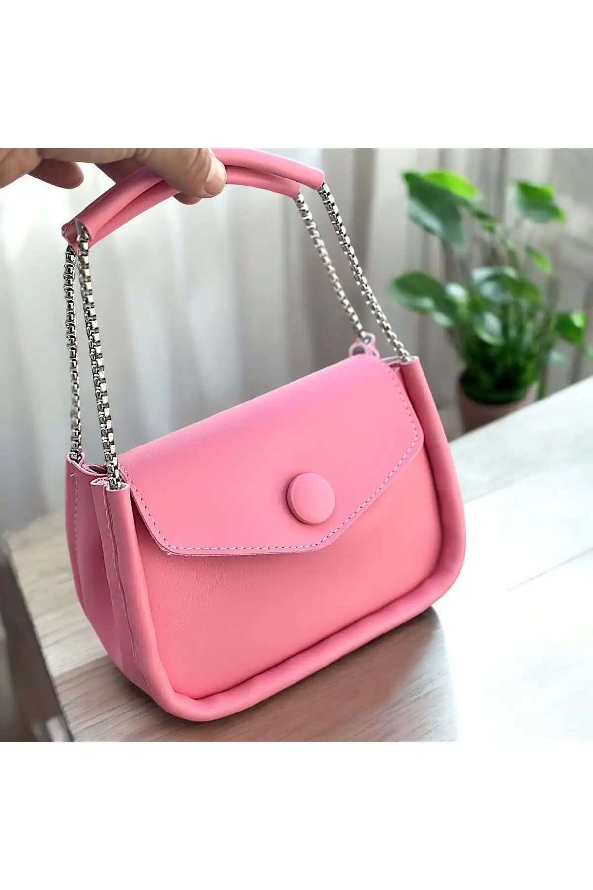 ESTUTE D Mini Şişe ve Katusa Pembe Zincirli Çanta Karşılaştırması 2