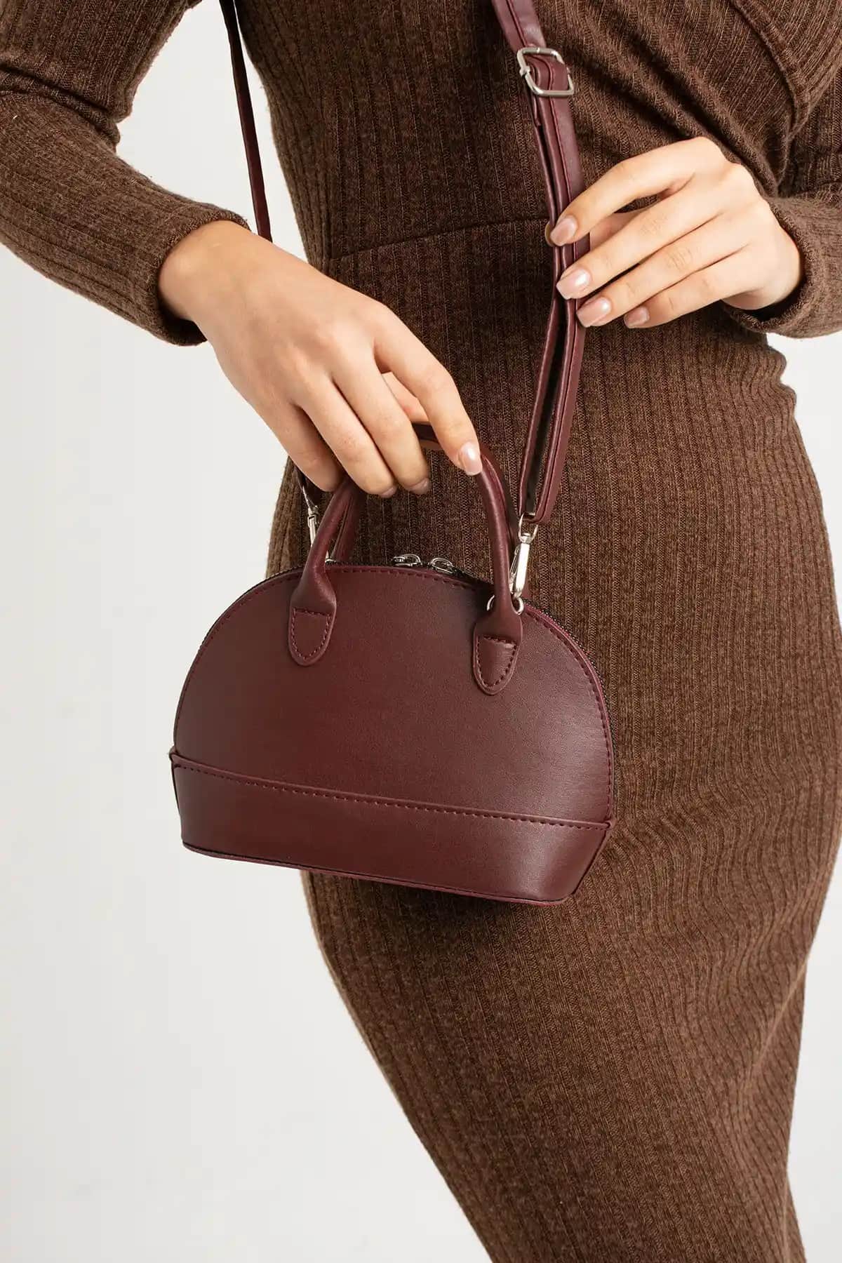 ESTUTE D Model Mini Şişe Çapraz Askılı Kutuların Karşılaştırması ve Özellikleri