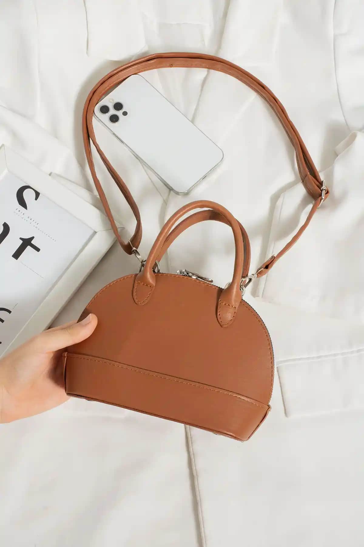 ESTUTE D Model ve Mybag Kadın Rugan Deri Baget Çantalar Karşılaştırması