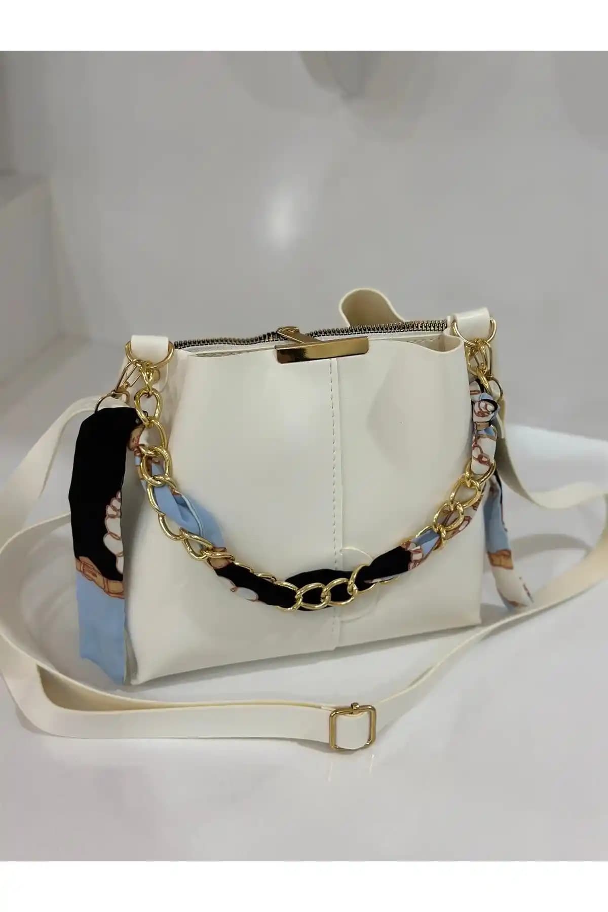 ESTUTE Kadın Fularlı Zincir Aksesuarı Yuvarlak Deri Çanta Günlük ve Şık Tasarım