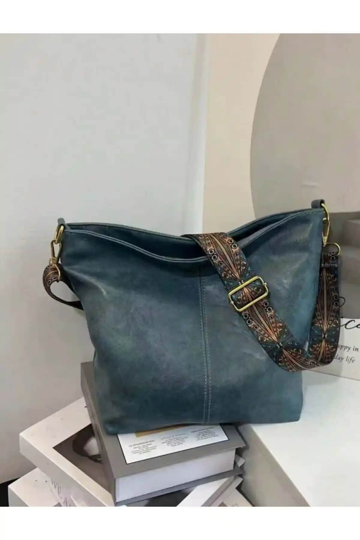 ESTUTE Kadın Günlük Kullanım İçin Şık ve Dayanıklı Suni Deri Çanta