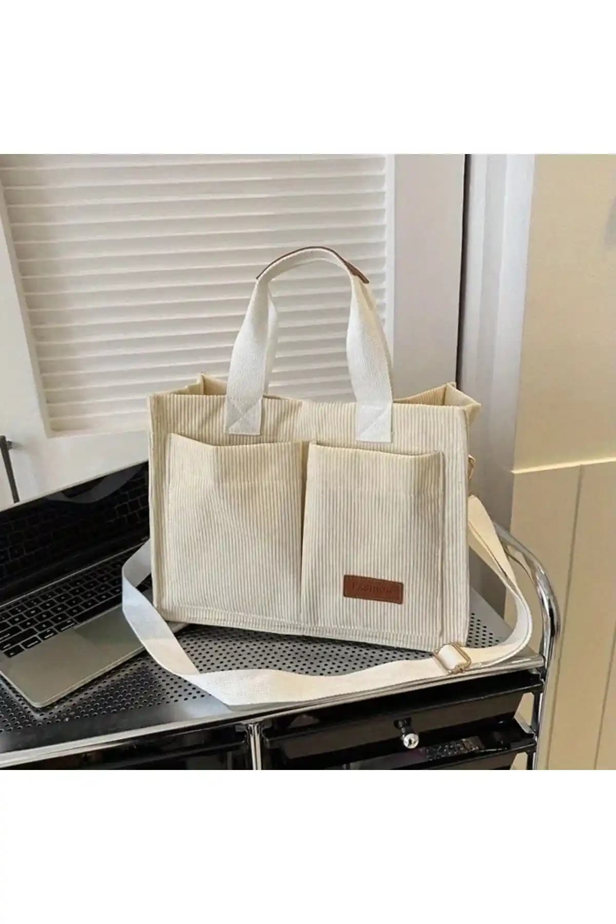 ESTUTE Kadın Kanvaz Omuz Çantası Krem Renkli Günlük ve Şık Kullanım İçin Uygun