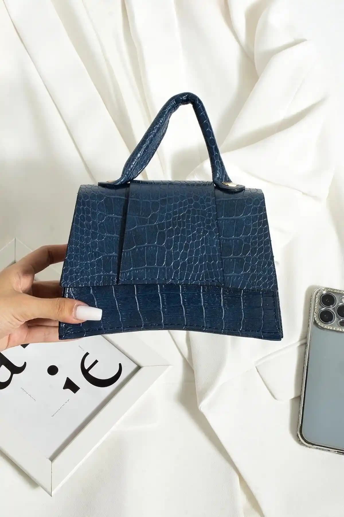 ESTUTE Kadın Mini City Çantası Şık ve Fonksiyonel Tasarım ile Günlük Kullanım İçin Uygun