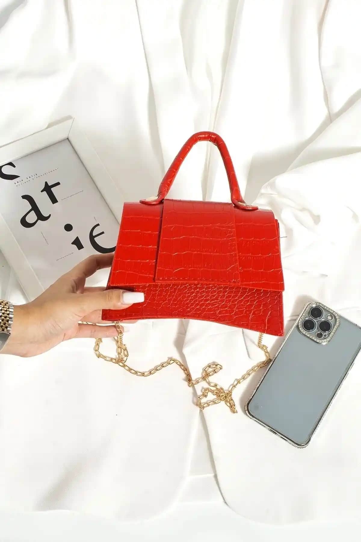 ESTUTE Mini City Kadın El ve Omuz Çantası Modern Tasarım ve Dayanıklı Malzeme ile Şıklık Sunar