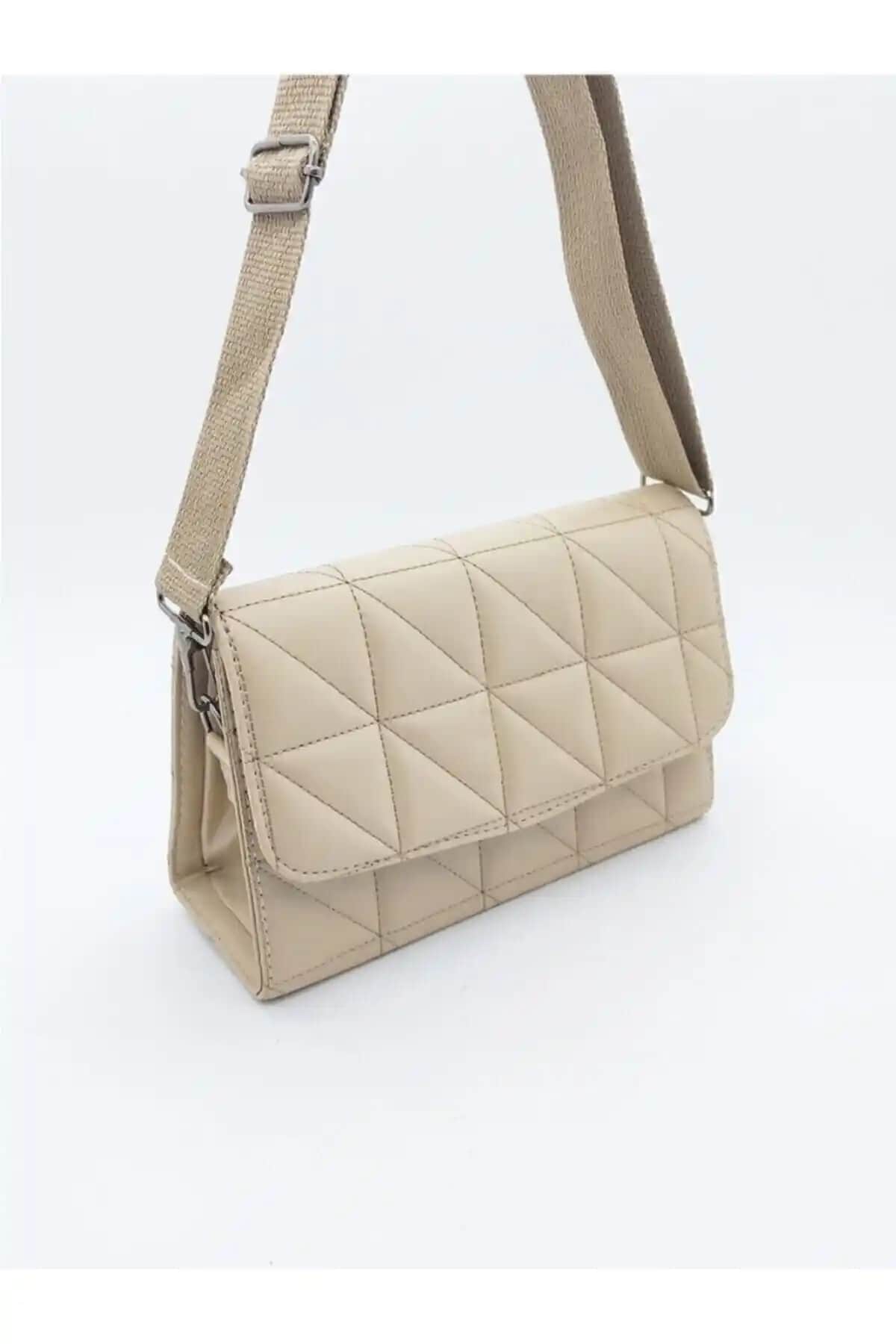 Everglow Jewelry'nin iki popüler omuz çantasını karşılaştıran detaylı ürün incelemesi