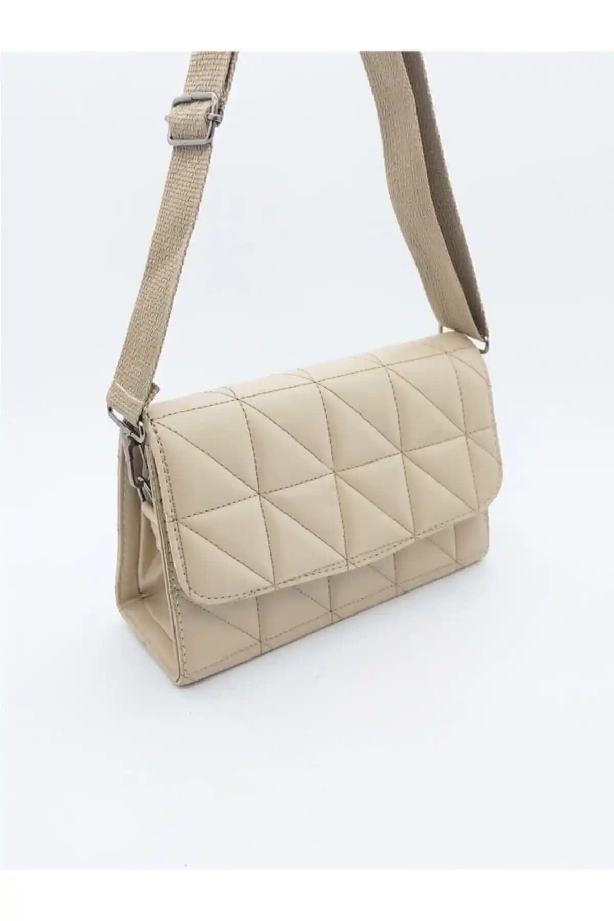 Everglow Jewelry'nin iki popüler omuz çantasını karşılaştıran detaylı ürün incelemesi