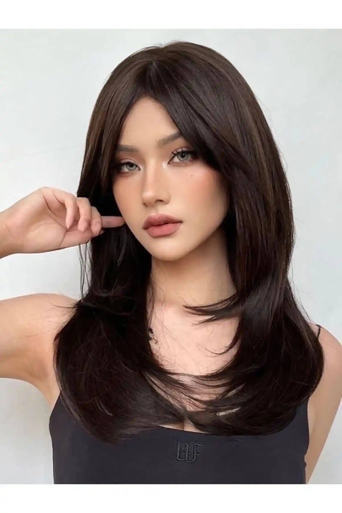 Fenomen Peruk Koyu Kestane Düz Perçemli Peruk: Doğal ve Şık Görünüm İçin Uygun Tercih