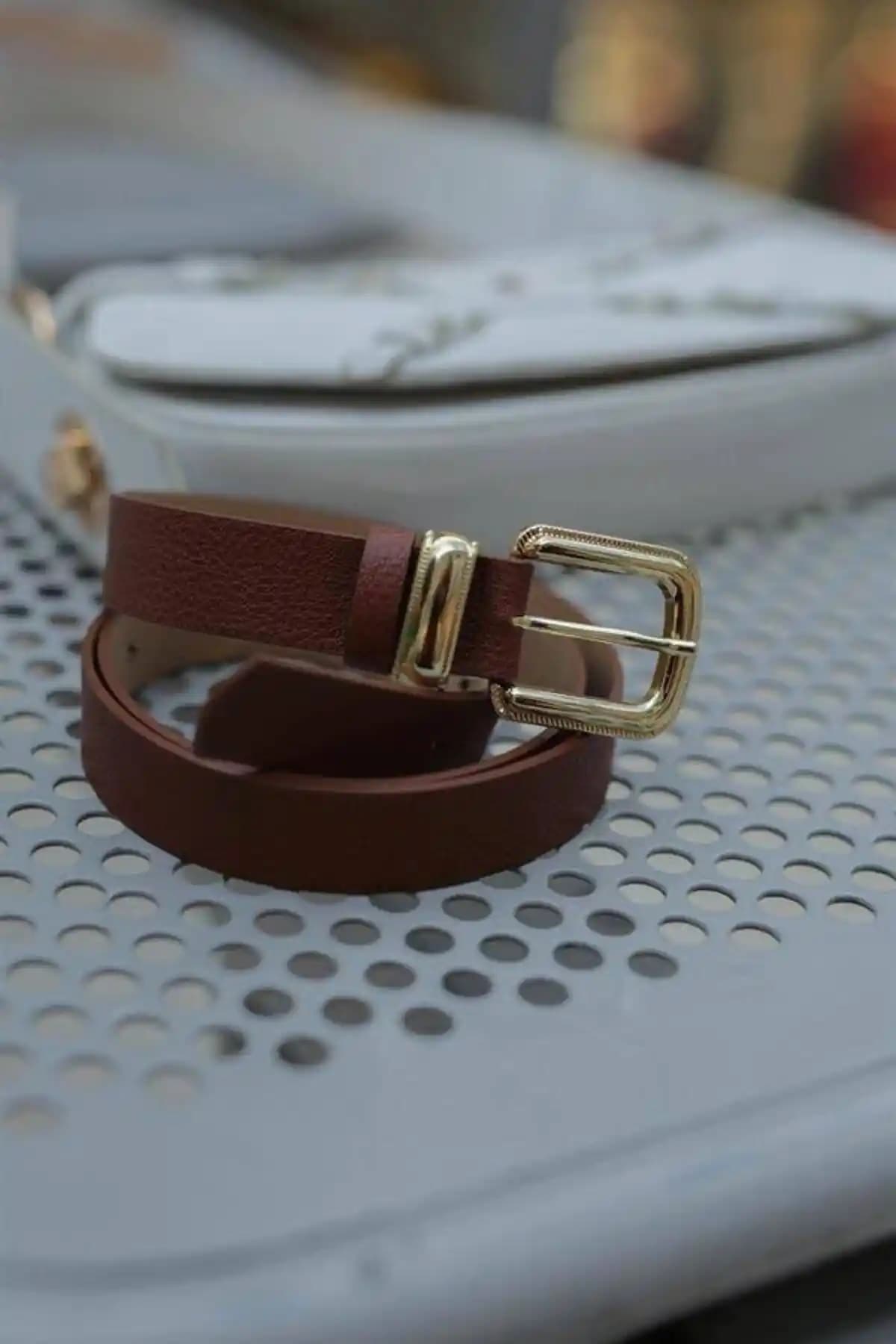 Fiori Altın Kaplama Kadın Kemeri: Zarif ve Dayanıklı Moda Aksesuarı