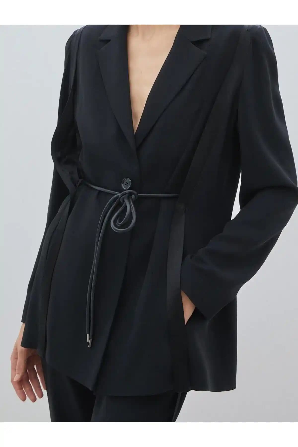 Fiori Düğüm Detaylı Kordon Kemer: Modern ve Şık Tasarım ile Çok Yönlü Kullanım