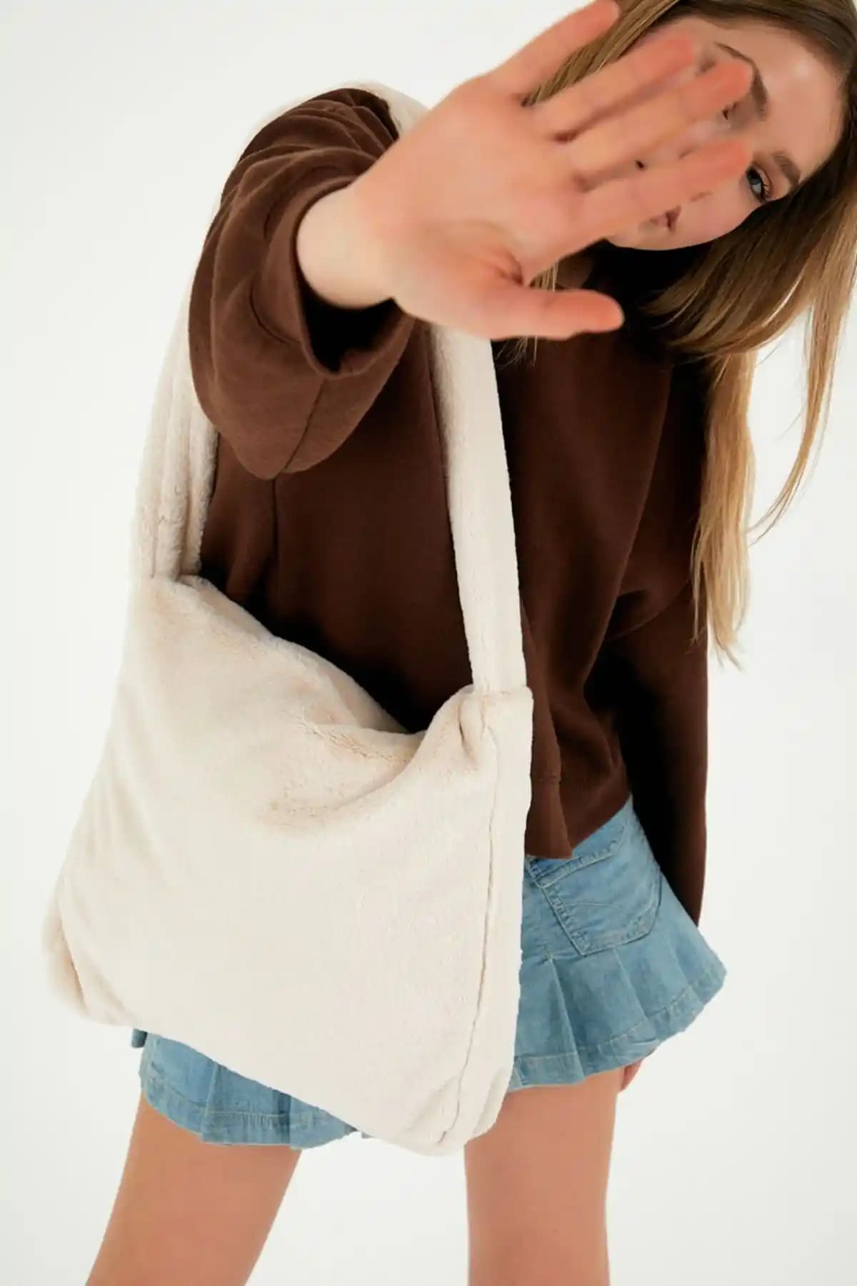 Fluffy Krem Toscana Tote Çanta: Şık ve Fonksiyonel Günlük Kullanım Aksesuarı