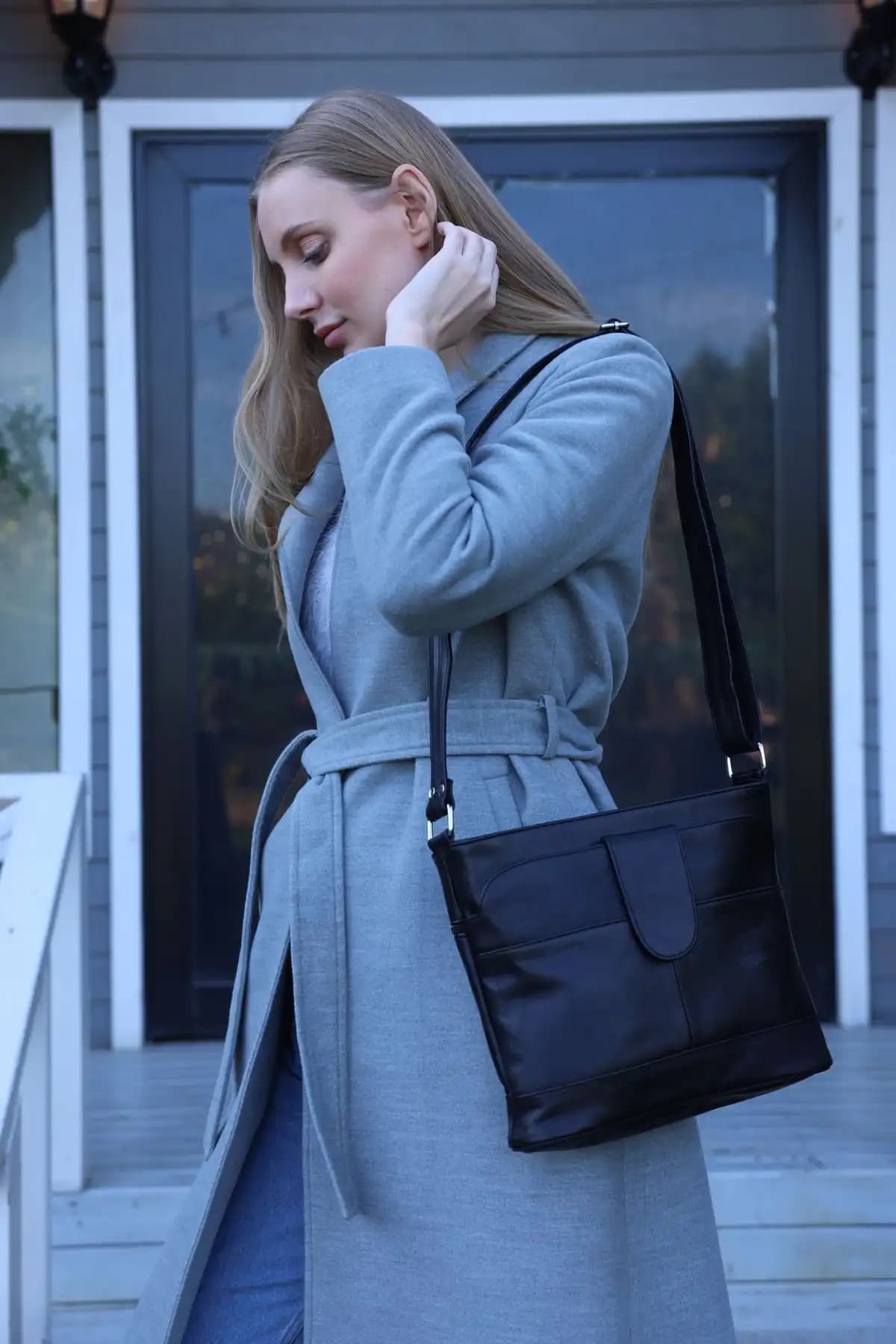 Fubileather Hakiki Deri Crossbody Postacı Çanta Günlük Kullanım İçin Şık ve Dayanıklı