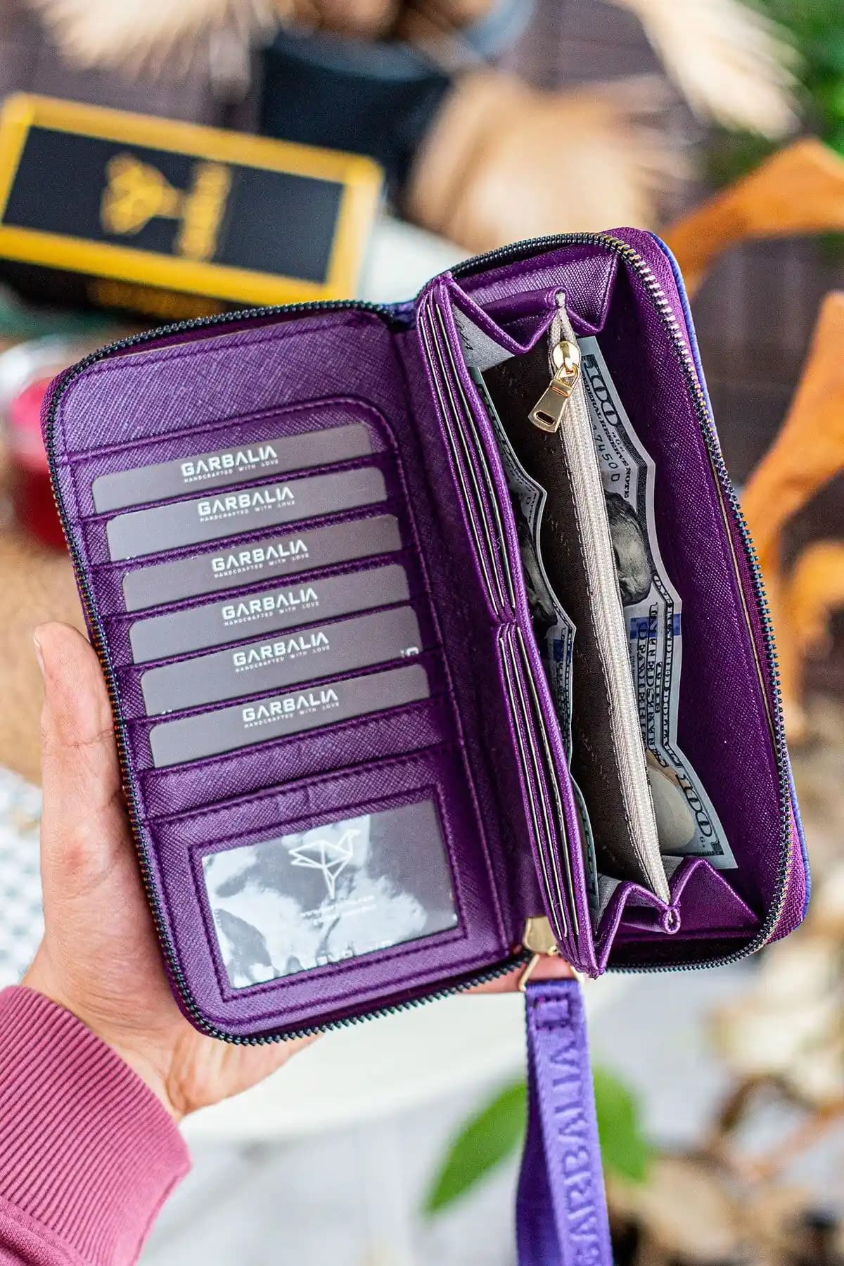 Garbalia Tilburg ve OLLBAGS Mor Cüzdan Karşılaştırması: Tasarım ve İşlevsellik Analizi