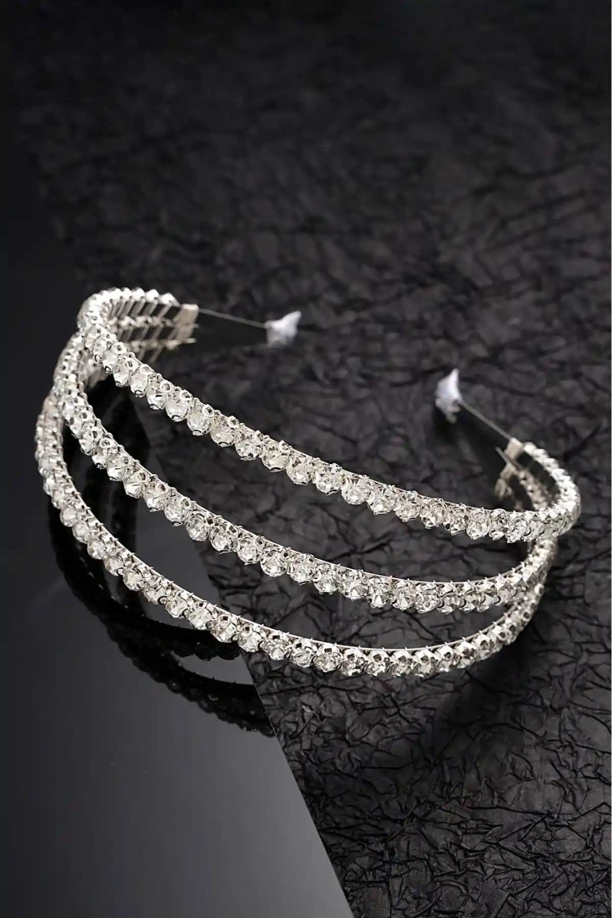 Gelin Tacı Seçimi: Modernist Zirkon ve SELENDA COLLECTION Tasarımları Karşılaştırması