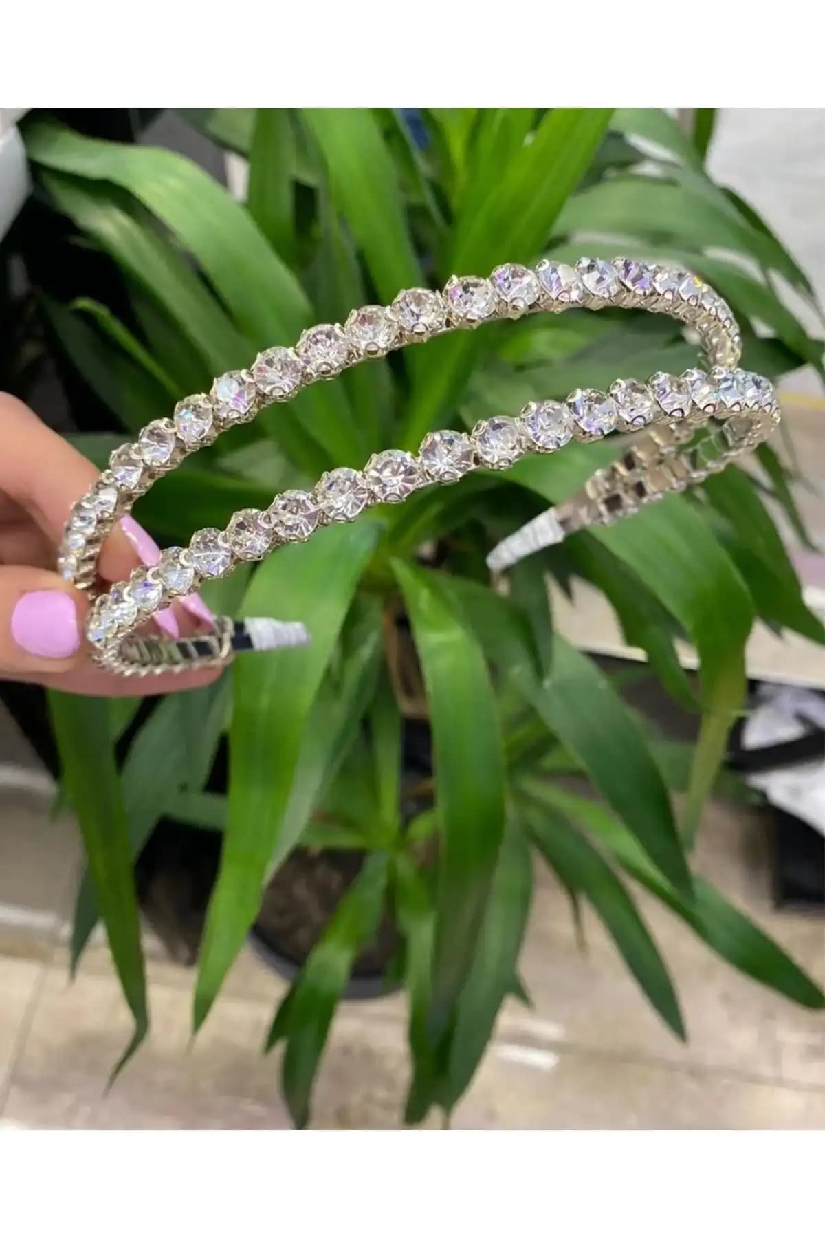 Gelin Tacı Seçimi: Modernist Zirkon ve SELENDA COLLECTION Tasarımları Karşılaştırması 2