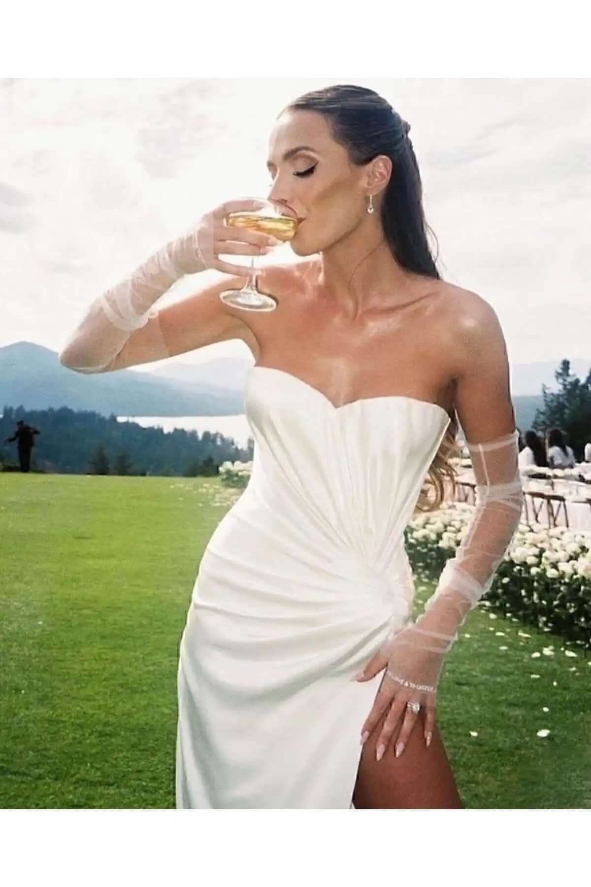 Gelin ve özel günler için şık transparan eldiven modelleri karşılaştırması