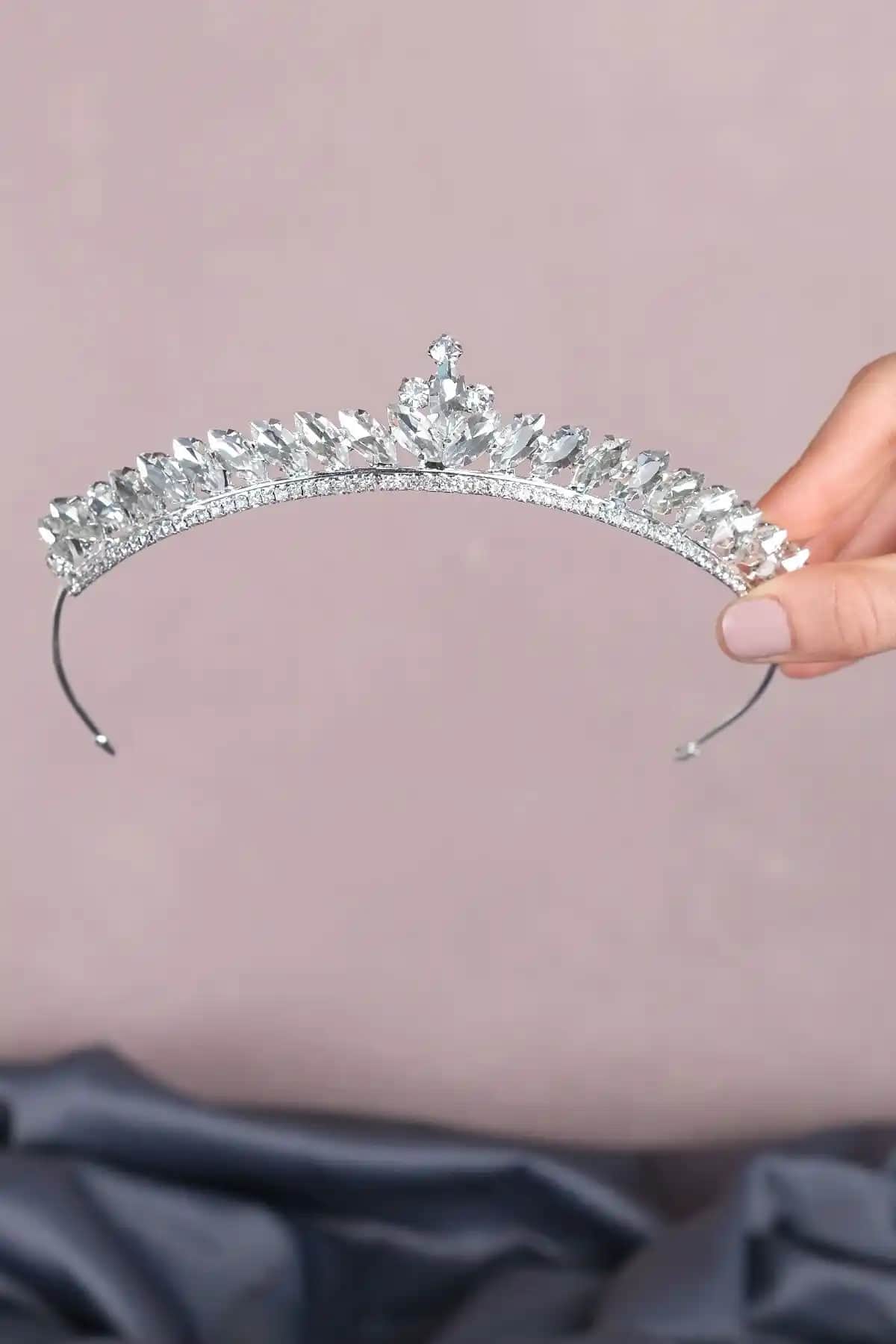 Gelinler İçin En İyi İki Taç Modeli Karşılaştırması ve Seçim Rehberi