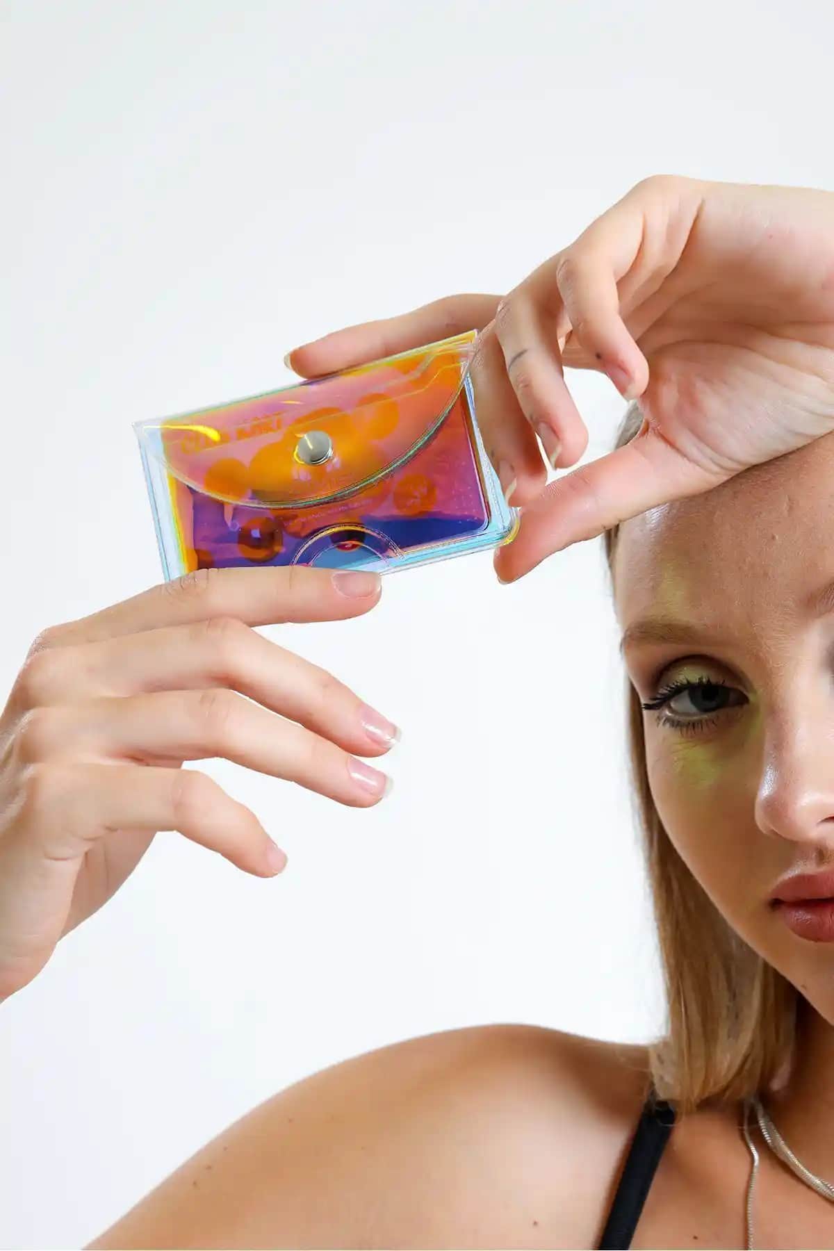 Gempo Şeffaf Hologram Kartlık Cüzdan: Modern ve Pratik Tasarım Çözümü