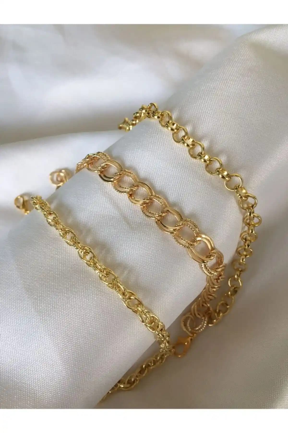 Genel Markalar 3'lü Gold Zincir Bileklik Seti: Şık ve Çok Yönlü Takı Seçeneği