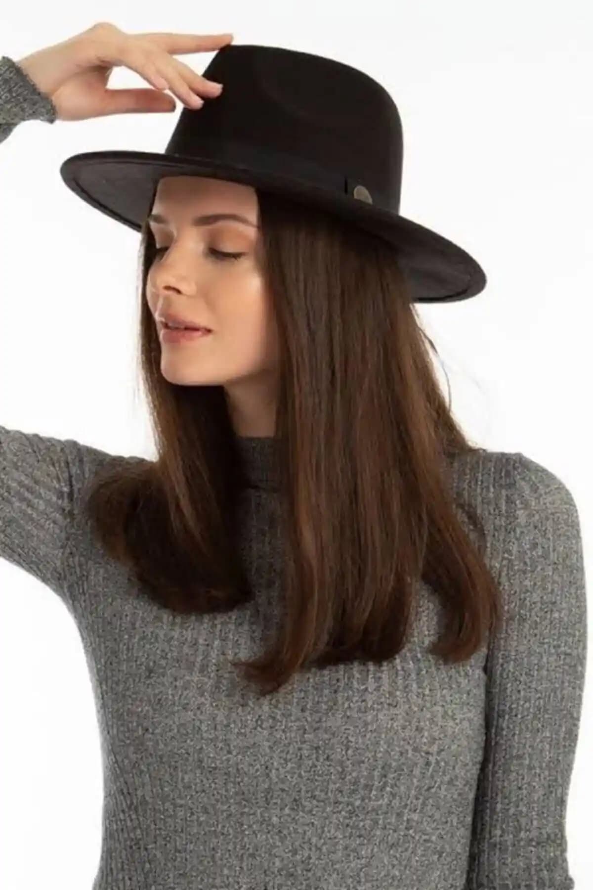 Genel Markalar Fötr ve Lacivert Bordo Eskitme Shine Şapka Karşılaştırması